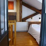 Les Versaillaises Bed & Breakfast