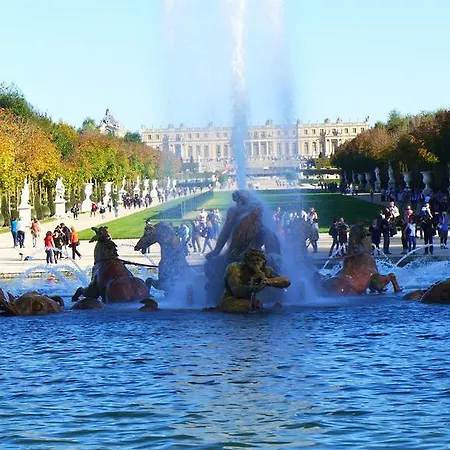 Les Versaillaises Bed and Breakfast