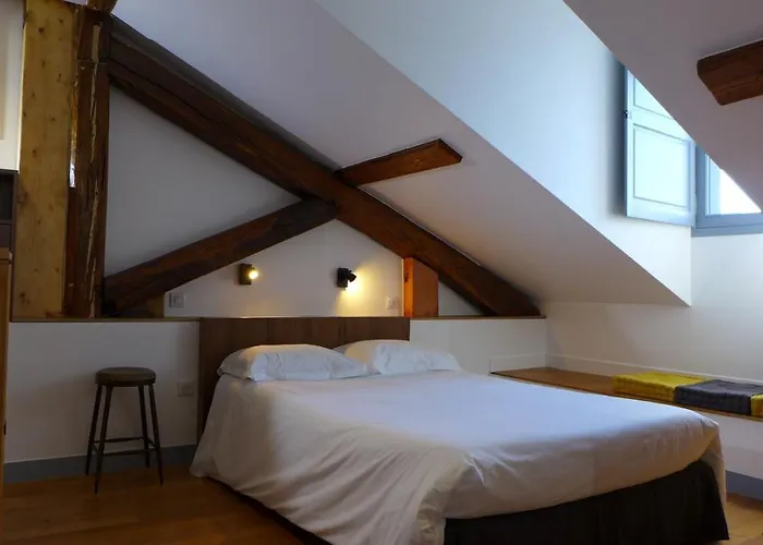 Les Versaillaises 3*